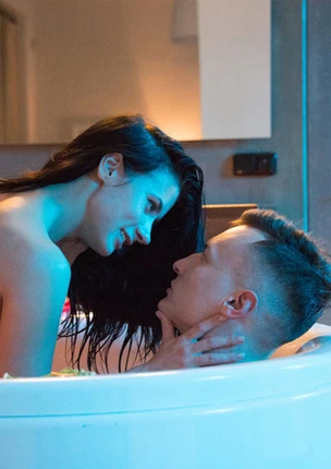 Сексуальное порно фото голой и мокрой брюнетки